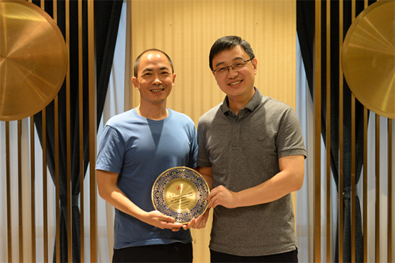 1693894582527612.png 周迅理事长与陈军合影w.png